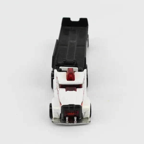Hot Wheels 2014 - Drivin' Wild Super Rig Semi-Truck and Trailer White/Red