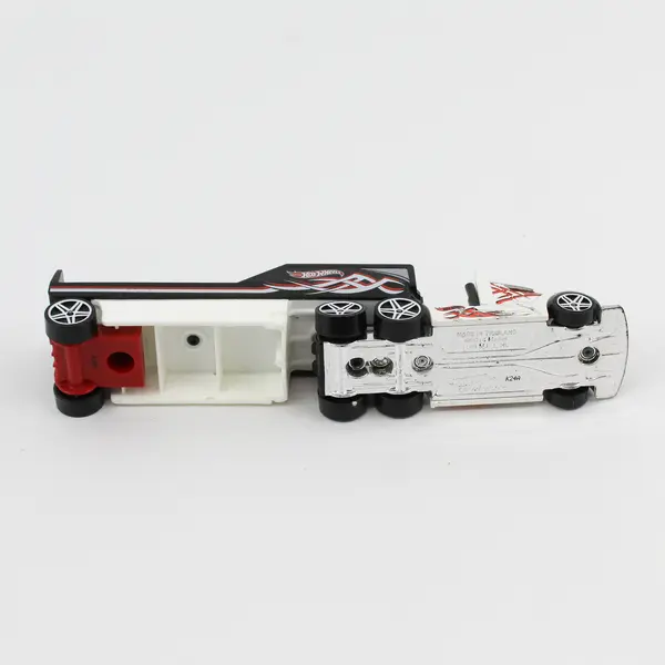 Hot Wheels 2014 - Drivin' Wild Super Rig Semi-Truck and Trailer White/Red