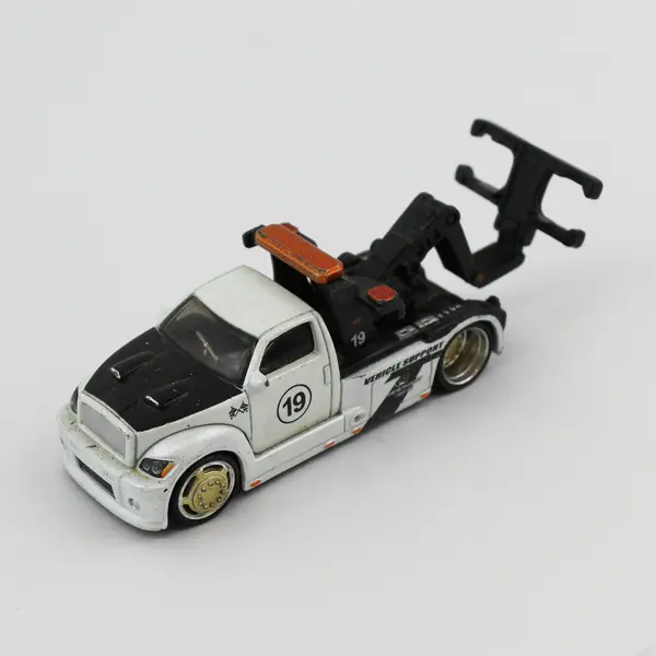 Maisto Wrecker Tow Truck - Play Functional Towing Capable