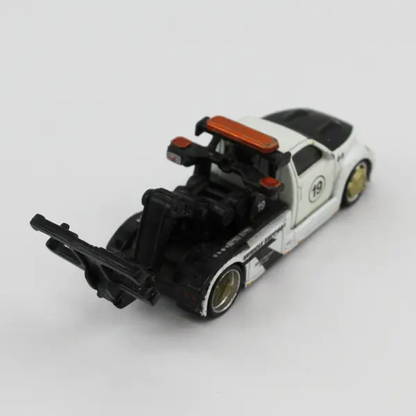 Maisto Wrecker Tow Truck - Play Functional Towing Capable