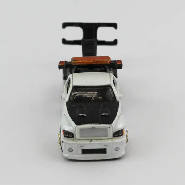 Maisto Wrecker Tow Truck - Play Functional Towing Capable