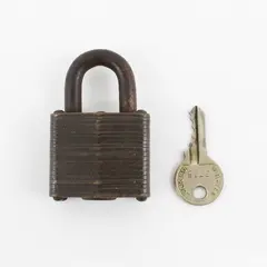 Vintage No. 4  Master Lock Co. Padlock Lock with Original Key Milwaukee Wis 3775