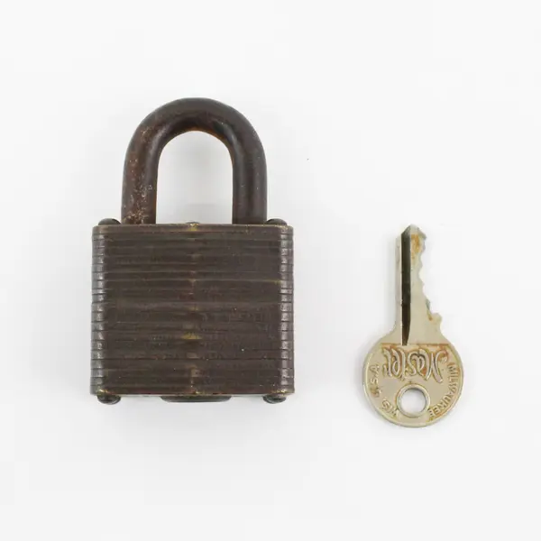 Vintage No. 4  Master Lock Co. Padlock Lock with Original Key Milwaukee Wis 3775