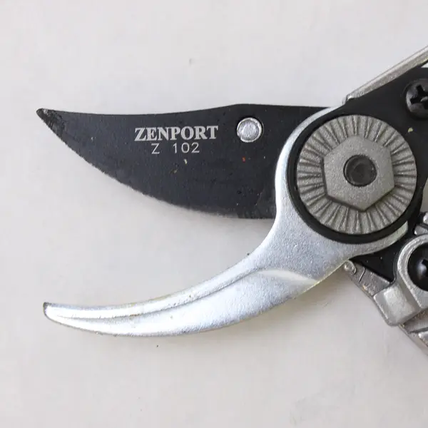 Zenport Red Handle Gardening Tool Handheld 7" Swiss-Style Pruning Shears Z-102