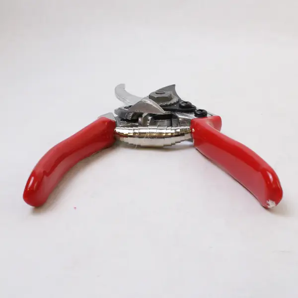 Zenport Red Handle Gardening Tool Handheld 7" Swiss-Style Pruning Shears Z-102