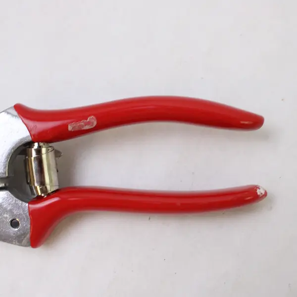 Zenport Red Handle Gardening Tool Handheld 7" Swiss-Style Pruning Shears Z-102