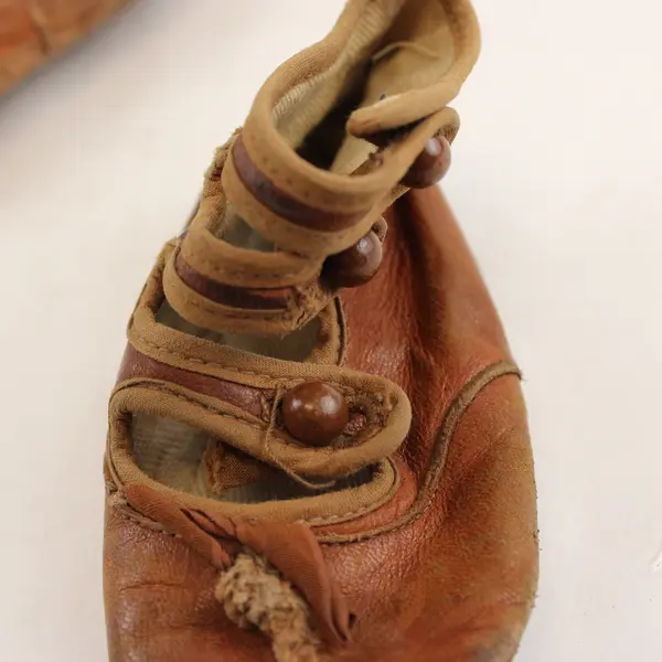 Antique Victorian-Era Baby/Child Button-Up Brown Leather Boots with Tassels 4”