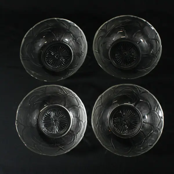 4 Textured Petal Glass Salad Bowls Starburst Bottom With Star Center 7"