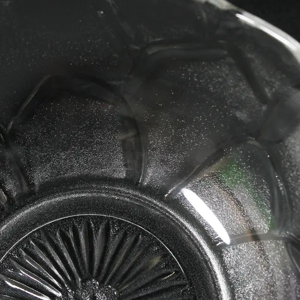 4 Textured Petal Glass Salad Bowls Starburst Bottom With Star Center 7"