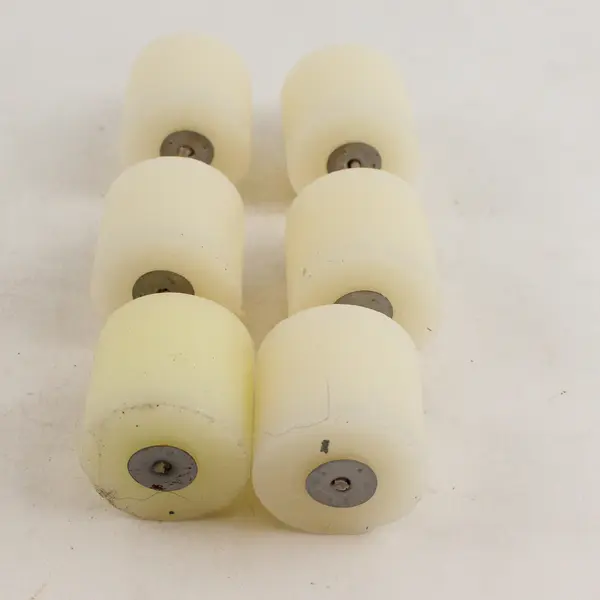 Set Of 6 Party Lite Iced Snowberries Scent White 2" Tall Votive Candles VO6123