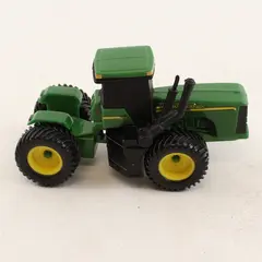 John Deere Model 2739Q01 4WD Toy Tractor 1:64 Scale