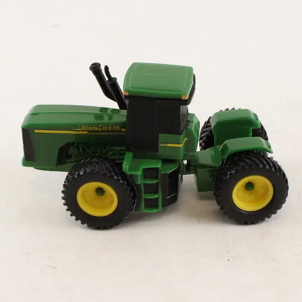John Deere Model 2739Q01 4WD Toy Tractor 1:64 Scale