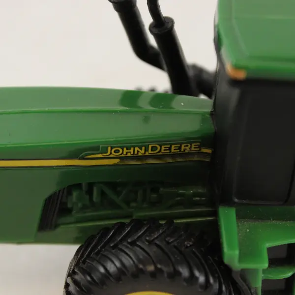 John Deere Model 2739Q01 4WD Toy Tractor 1:64 Scale