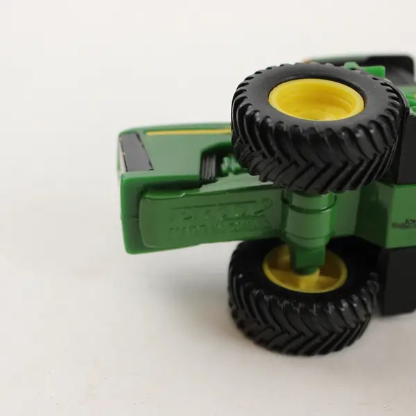 John Deere Model 2739Q01 4WD Toy Tractor 1:64 Scale