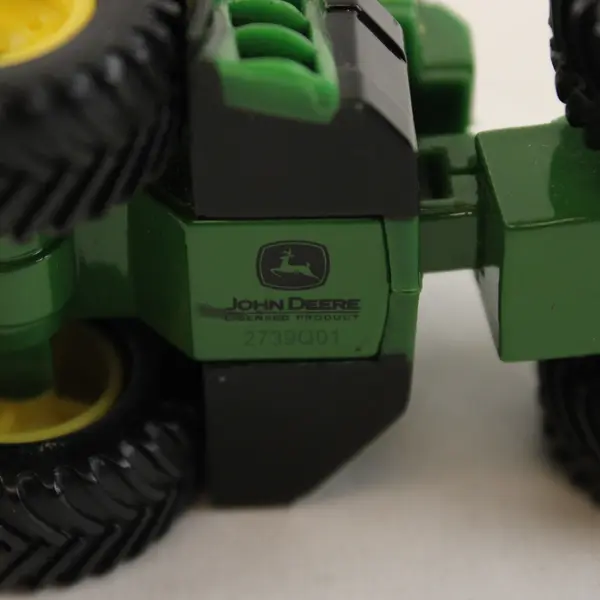 John Deere Model 2739Q01 4WD Toy Tractor 1:64 Scale