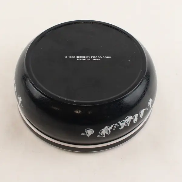 Vintage 1982 Hershey’s Kisses Tin A Kiss For You Candy Chocolate Advertising