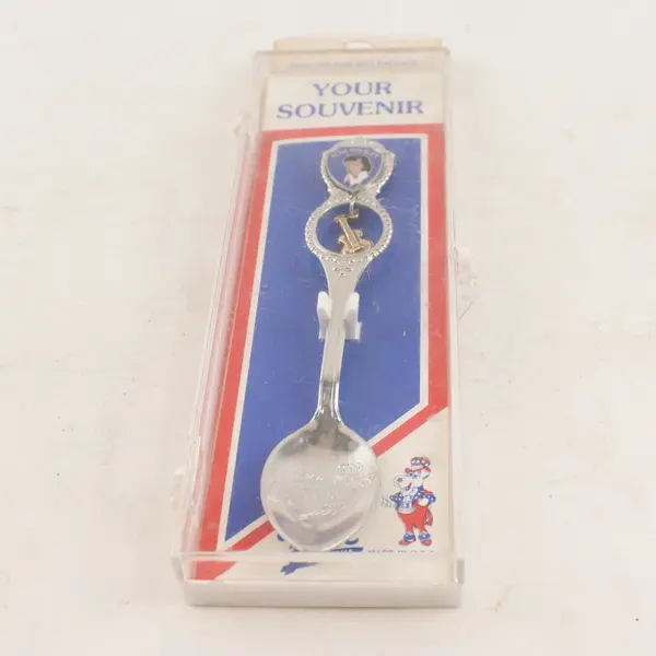 Vintage Elvis Souvenir Spoon Tennessee Guitar Charm Collectible