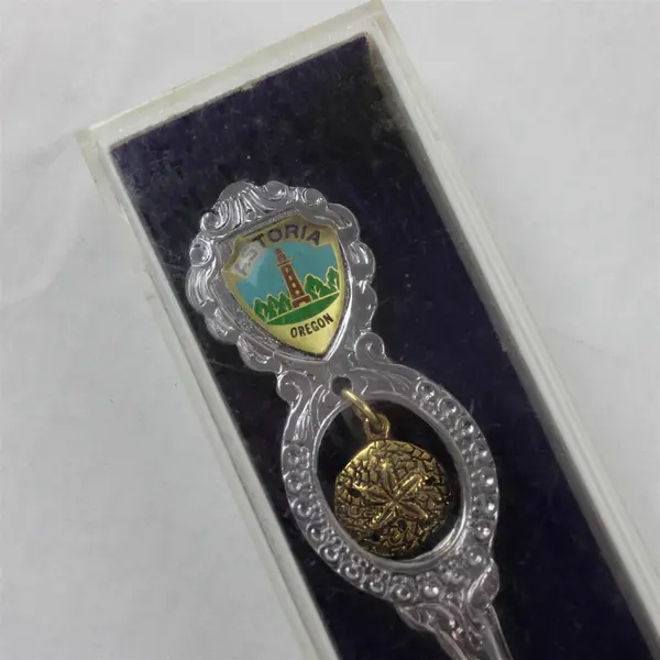 Vintage Collectible Souvenir Spoons Set of 2 Astoria Oregon Wildlife Safari