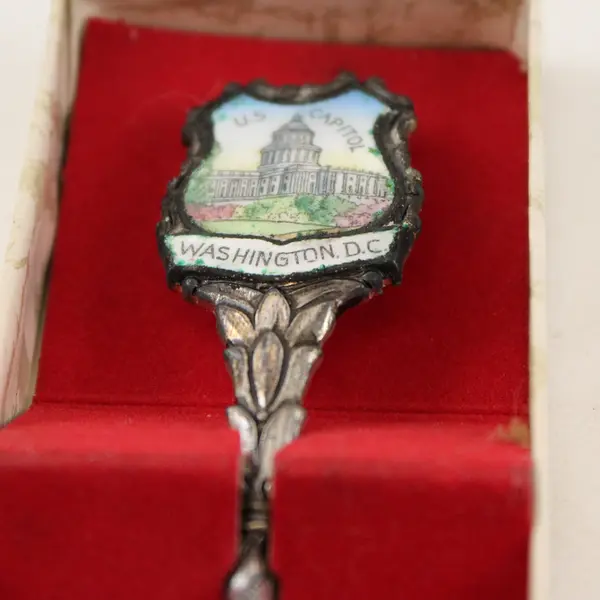 Jefferson Memorial Washington DC Enameled Souvenir Collectible Spoon