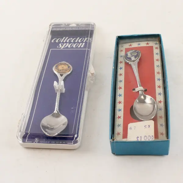 Lot of 2 Oregon Souvenir Spoons Gold-Tone The Grotto & Multnomah Falls