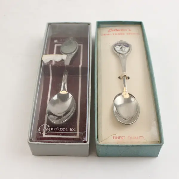 Lot of 2 Washington Souvenir Spoons Leavenworth & Hurricane Ridge Enamel