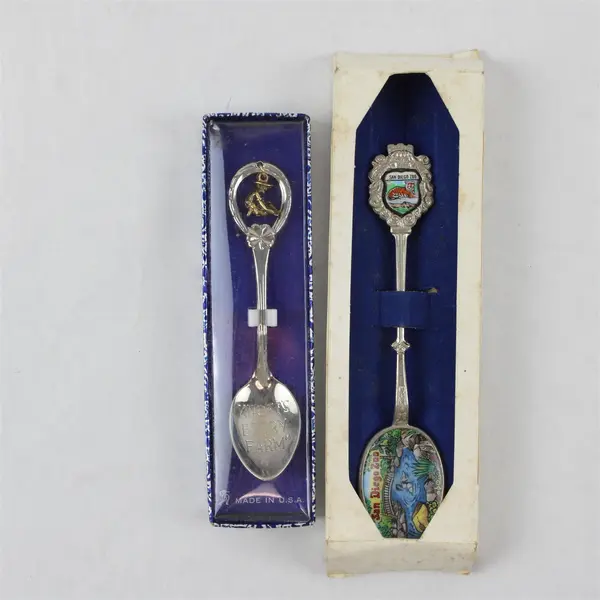 Lot of 2 California Souvenir Spoons - San Diego Zoo & Knott's Berry Farm