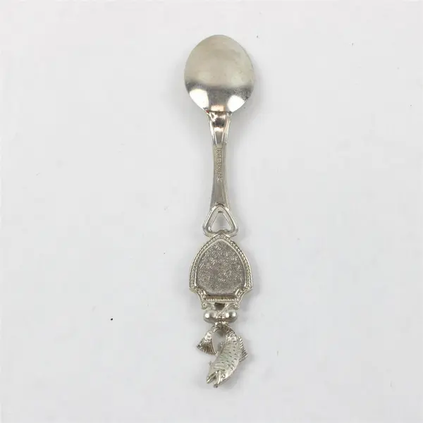 Vintage Minnesota Souvenir Spoon Fish Handle State Outline Collectible