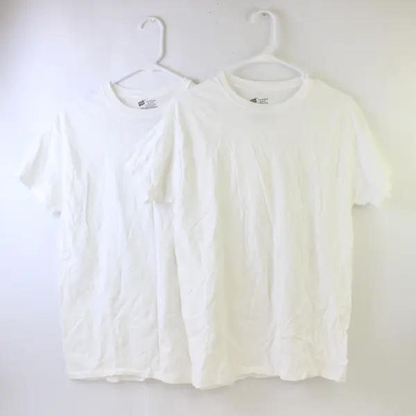 Lot of 2 Hanes Comfort Soft White Crew-Neck Short-Sleeved T-Shirt Men's Medium