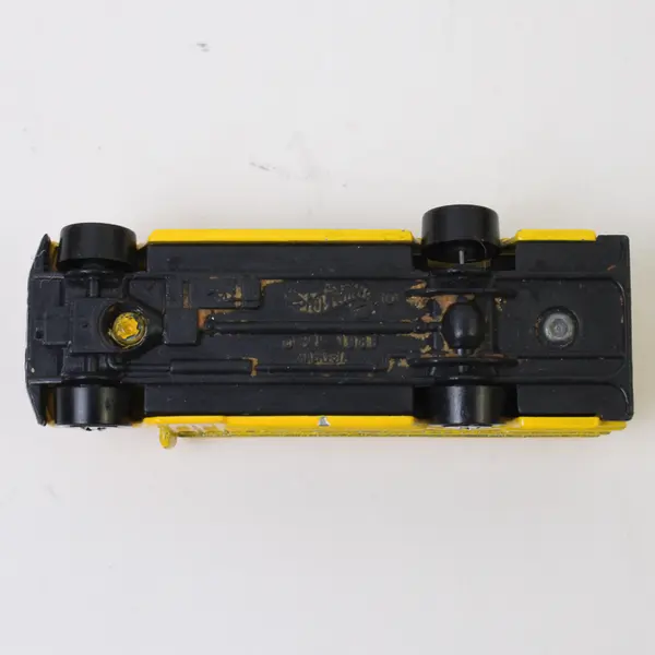 Vintage Hot Wheels Yellow Public School Bus 1988 Malaysia BW Blackwall 3”