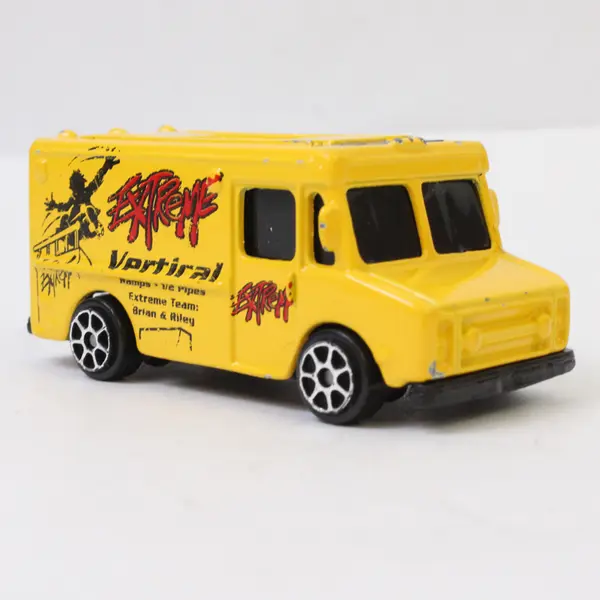 MAISTO Extreme Vertical Panel Van Skateboarding Original Old Van