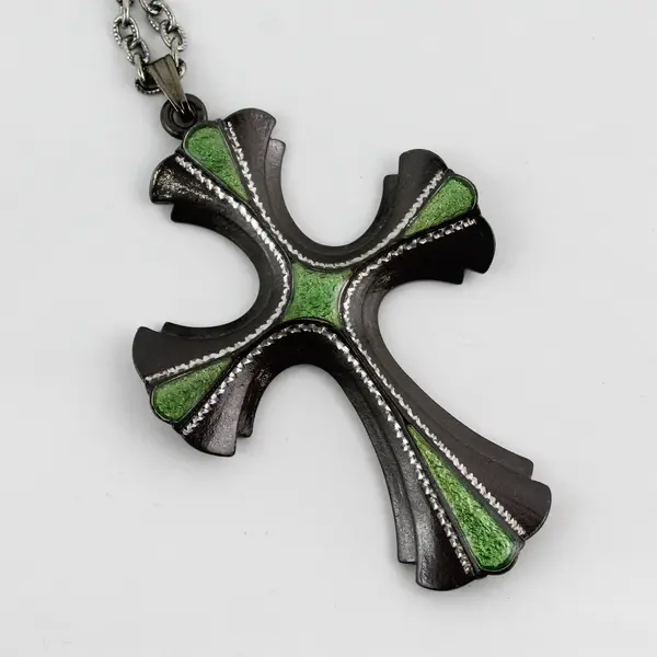VTG 1976 Sarah Coventry Green Enamel Silver-Tone Cross Pendant Necklace 24.5"