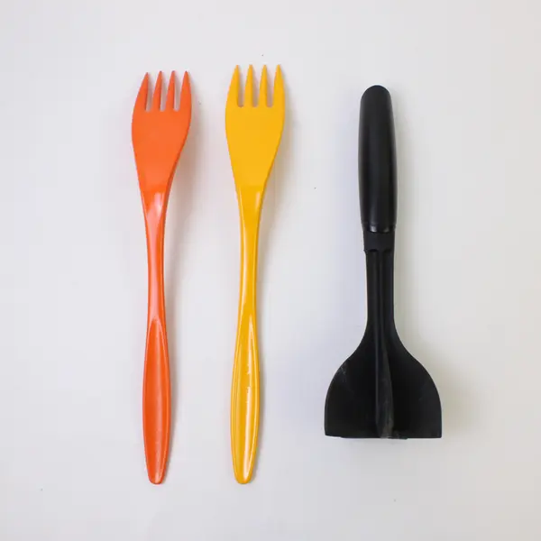 Lot of 3 Kitchen Utensils Ground Meat Masher + Yellow & Orange Melamine Forks