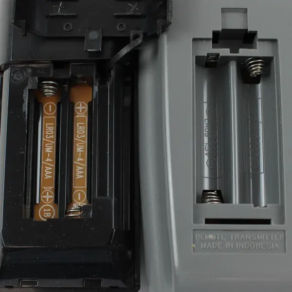 Lot of 2 RCA Universal (RCU300TMS/RCU704MS2N) & LG MKJ40653801 Remotes