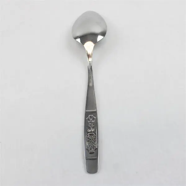 Lot of 4 Oneida Louisville Stainless Flatware - 2 Hollow Knives & 2 Teaspoons