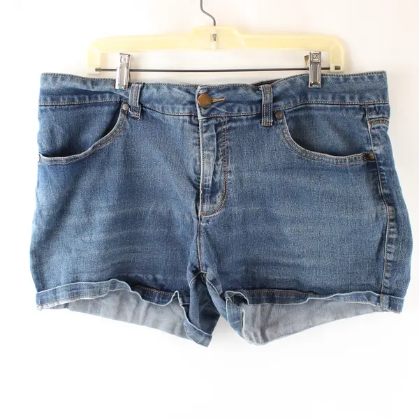 Faded Glory Womens Size 18 Dark Wash Denim Stretch Cuffed Jean Shorts