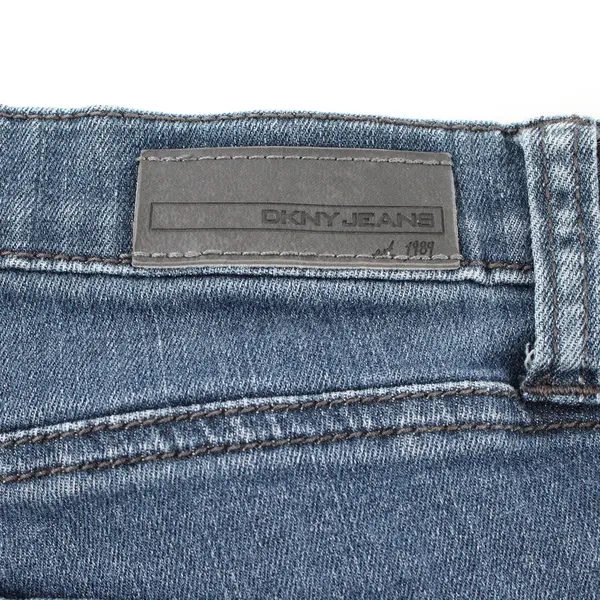 DKNY Women's Size 8 Dark Wash "Ludlow Short" Stretch Capri Pants