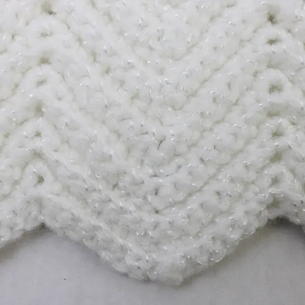 Handmade White Sawtooth Edge Knit Baby Blanket 28" x 36"