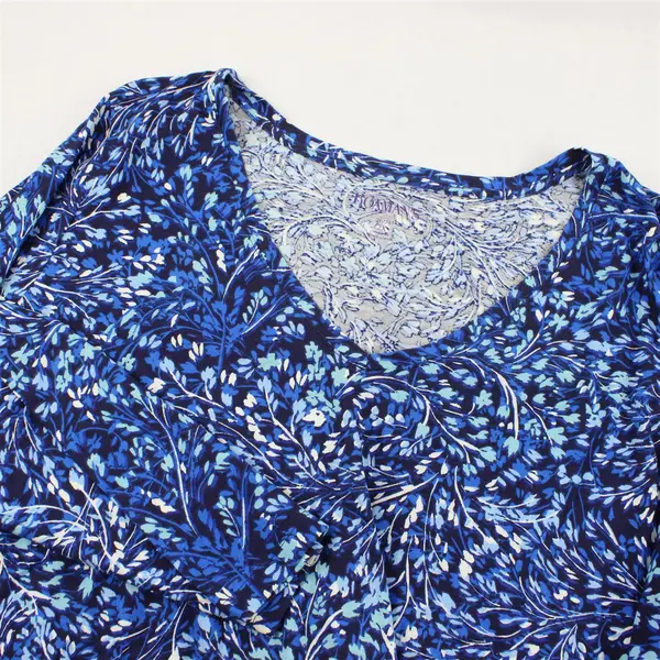 Roaman's Blue Floral Pattern Long-Sleeved V-Neck T-Shirt Women's 2X 26/28