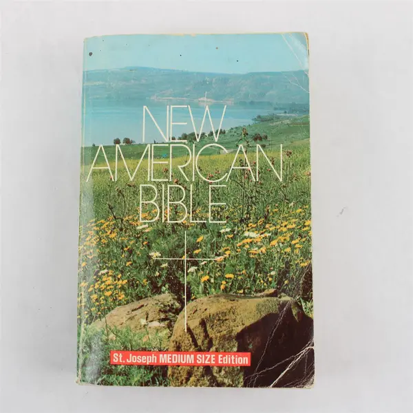 New American Bible St Joseph Medium Size Edition 1970 Paperback