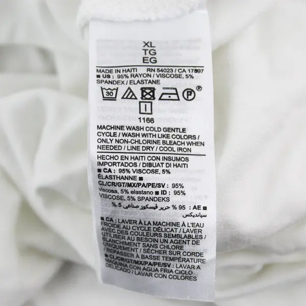 Old Navy Grammy Christmas White V-Neck Long-Sleeved T-Shirt Women's XL