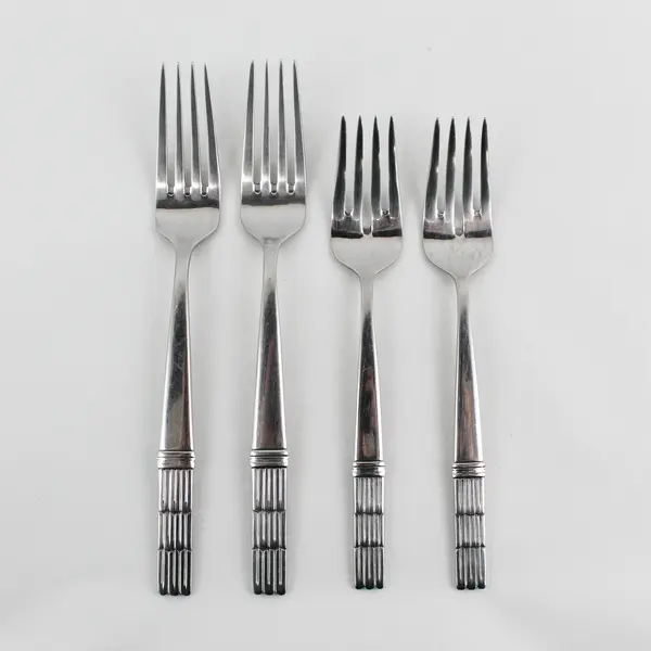 Lot of 4 Oneida Silver Unknown Pattern 18/10 SS 2 Salad 2 Dinner Forks Good
