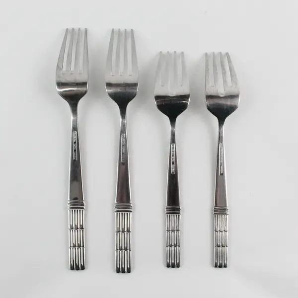Lot of 4 Oneida Silver Unknown Pattern 18/10 SS 2 Salad 2 Dinner Forks Good