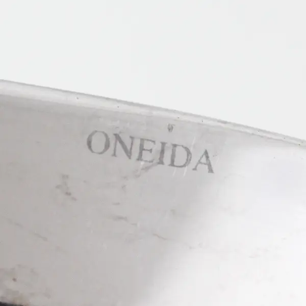 Lot of 2 Oneida Silver Southwyck Pattern Stainless 18% Chrome Dinner Knives 9.5"