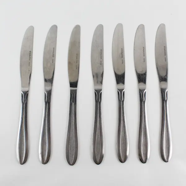 Lot of 7 Unbranded Stainless Steel Dinner Knives Made in China 9" Good Condition
