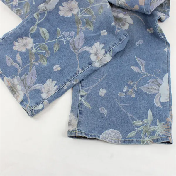Poppy & Grace Women's 31 Light Wash Printed Floral Design Wide Leg Denim Jeans 