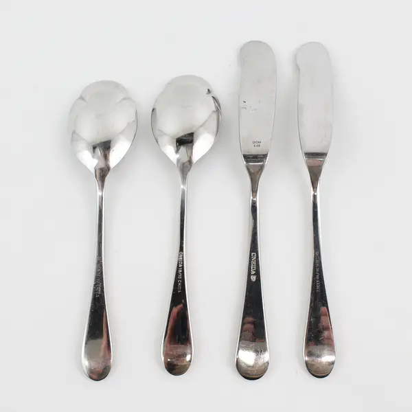 4 Oneida Silver Icarus Pattern 18/10 SS 2 Butter Knives 2 Sugar Spoons China