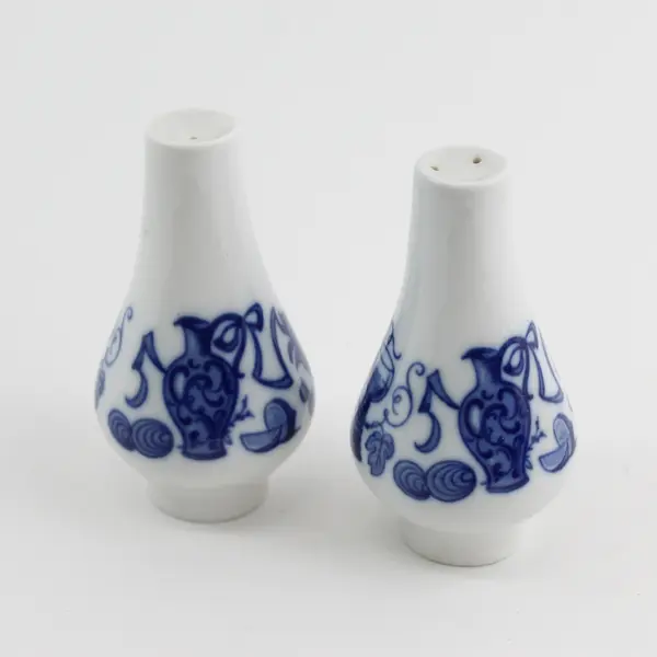 Set Of 2 Ermetic Blue/White Fruit Pattern Ceramic Salt/Pepper Shakers 3.75" Tall