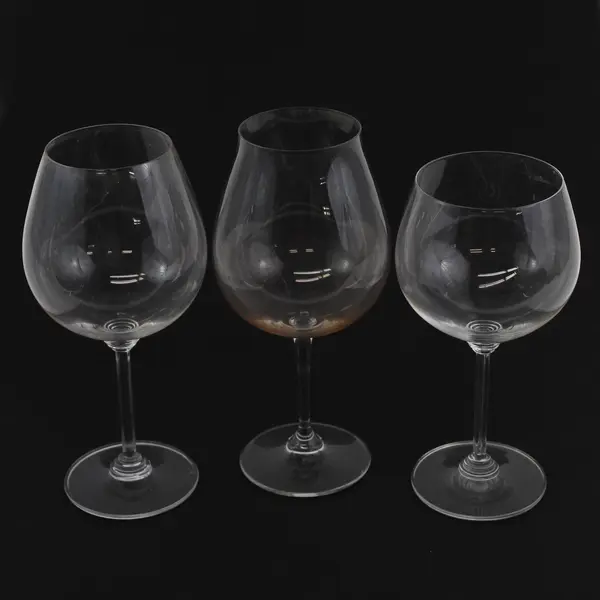 Lot Of 3 Unbranded Unmarked Assorted Shapes Clear Glass Stemmed Red Wine Glasses