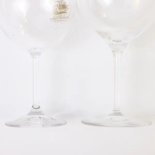 Lot of 2 WillaKenzie Estate Wine Glasses Clear Curved Bowl