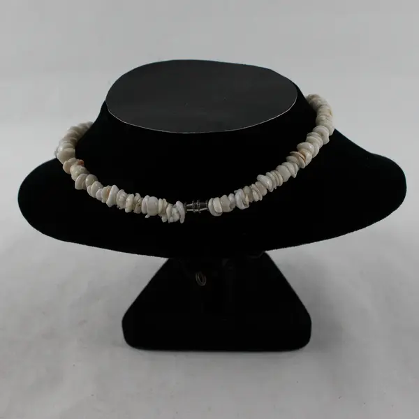 Vintage Puka Shell Choker Necklace 15” - White Shells